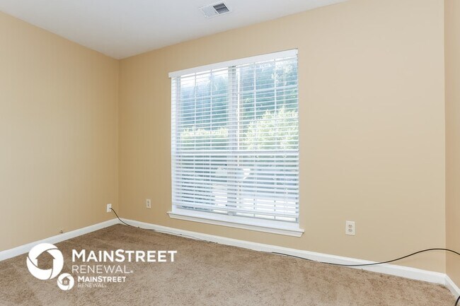 Building Photo - 2256 Hampton Dr