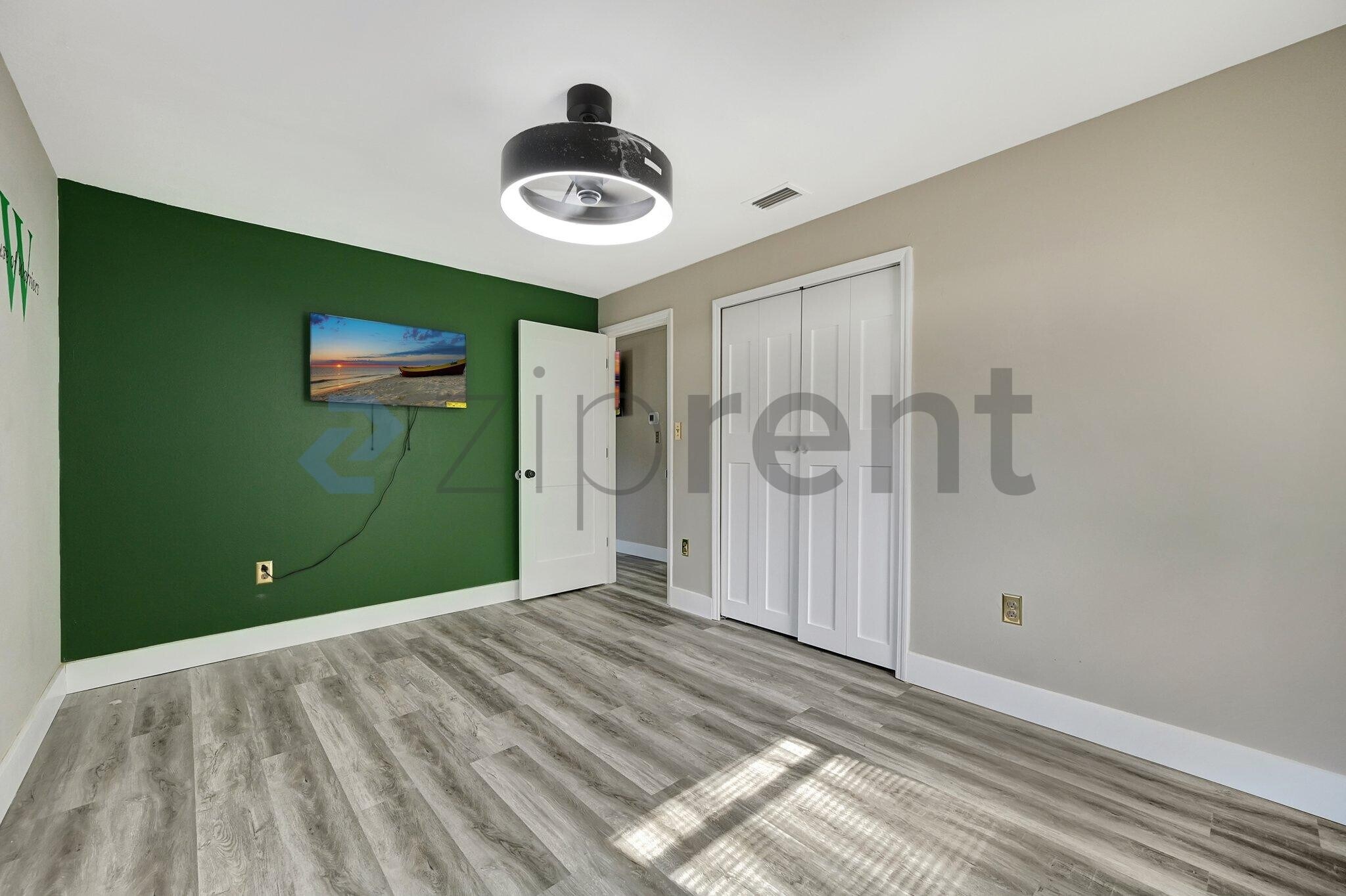Building Photo - Unit A