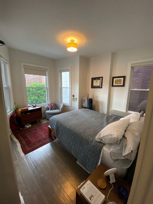 Building Photo - Lovely 2 BR/1 BA Condo in Columbia Heights!