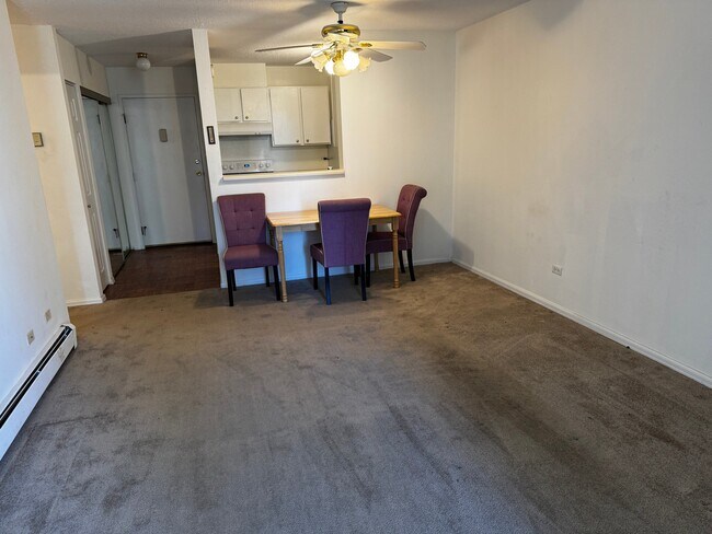 Building Photo - 2231 S Vaughn Way