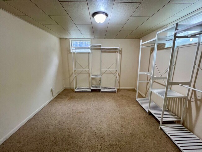 Building Photo - Great Home Close to CFD!