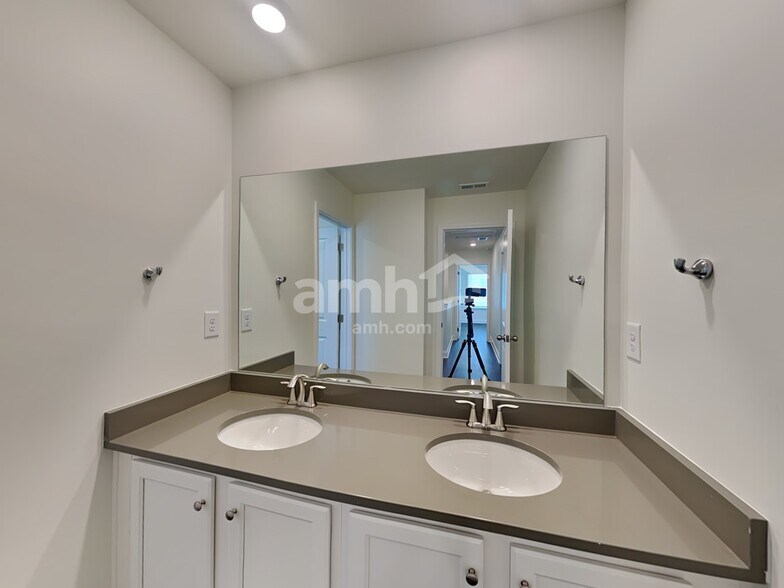 Building Photo - 200 Gershon Way