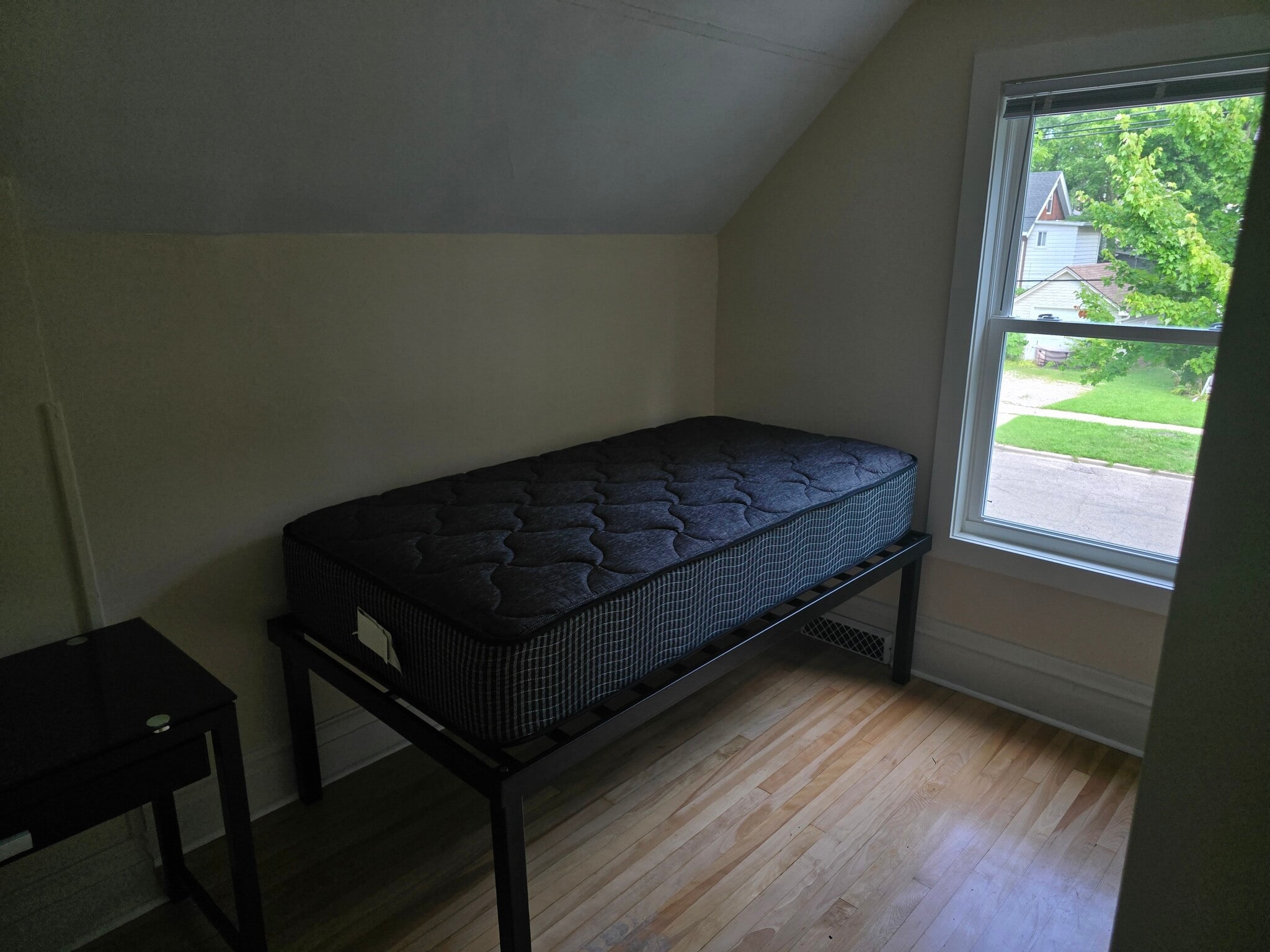 Building Photo - 712 Dewey Ave