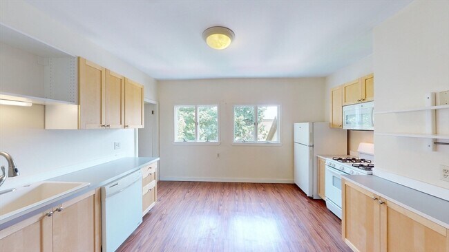 Primary Photo - 22 Boynton St