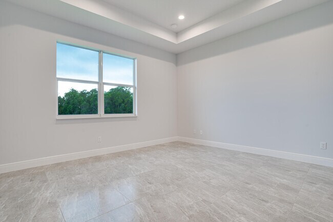 Building Photo - 388 SW Vista Lake Dr