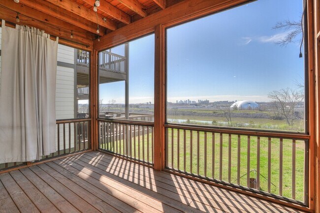 Building Photo - 908 Youngs Ln