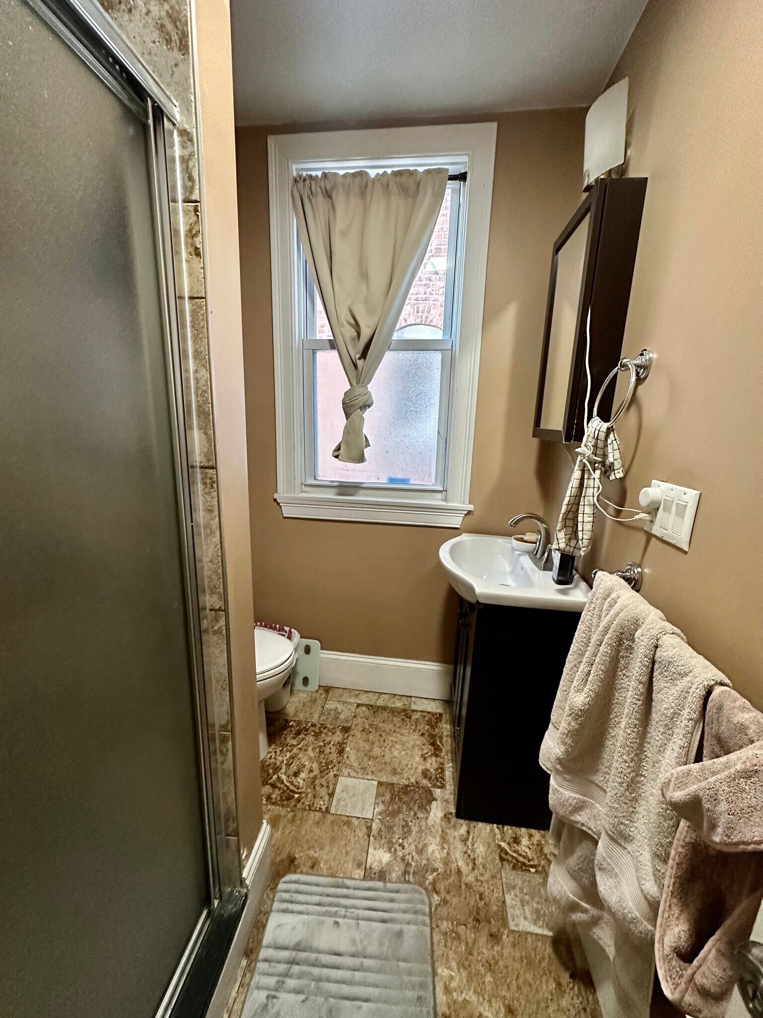 Building Photo - 10 Saint Lukes Rd