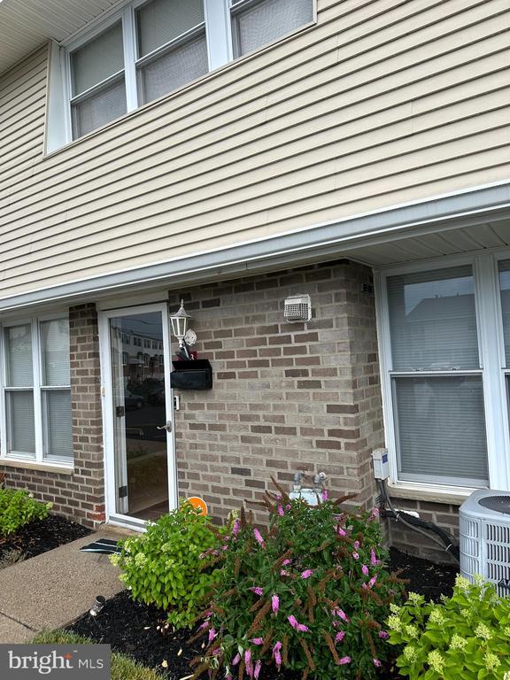 Building Photo - 3850 Woodhaven Rd