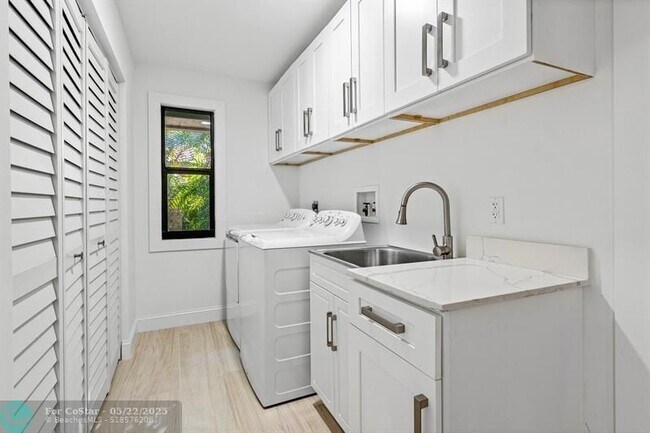 Building Photo - 2715 NW 28th St