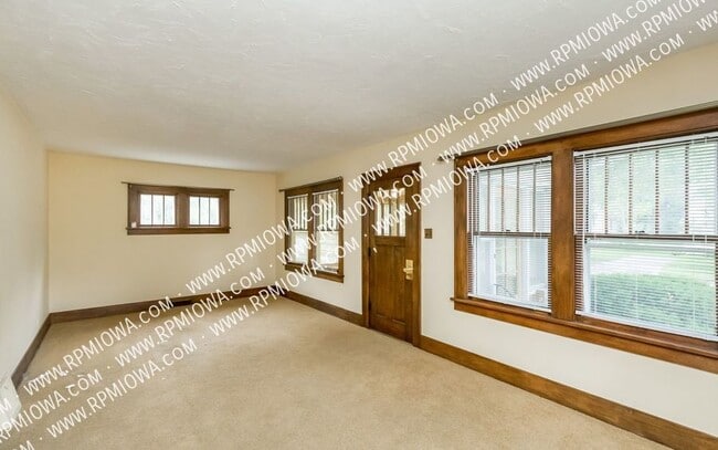 Building Photo - 1007 Wilson Ave