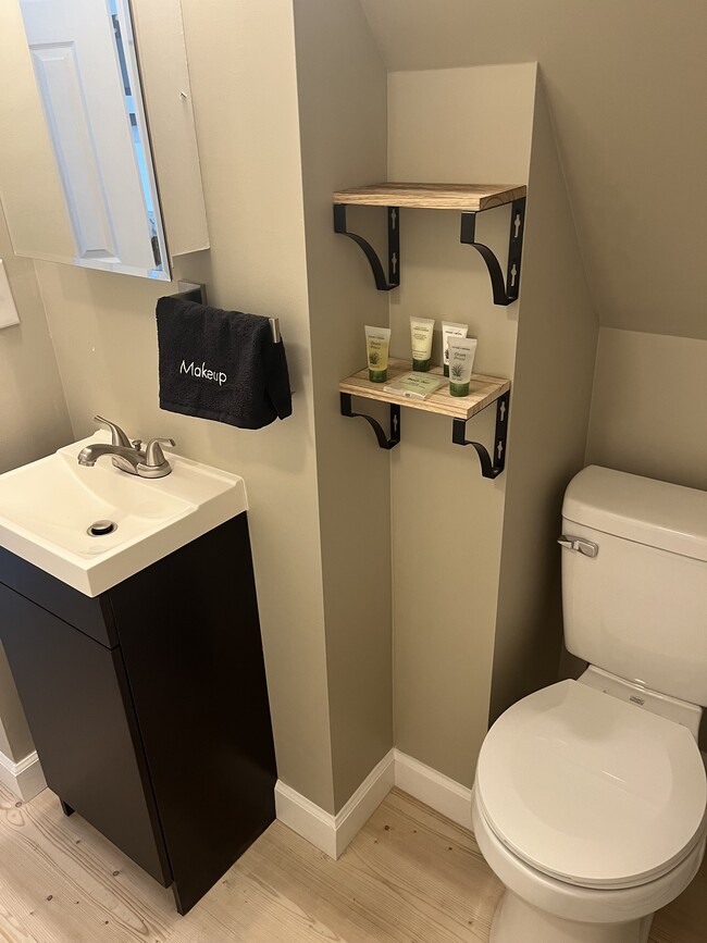 Building Photo - 94 Lincoln St