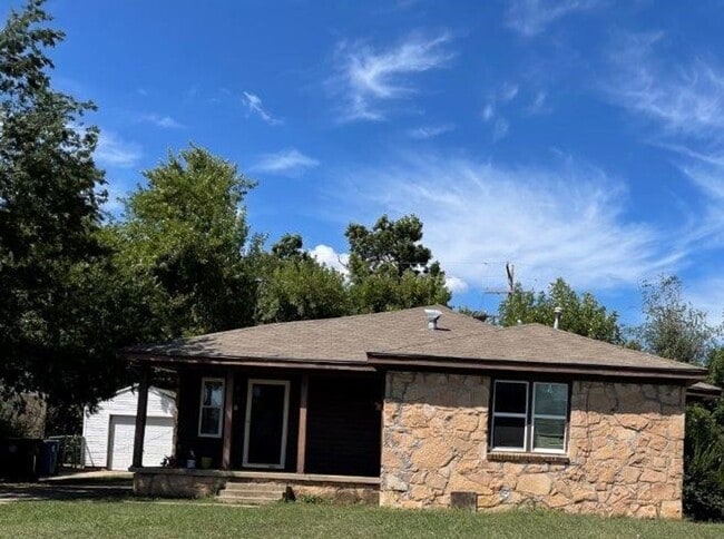 Building Photo - 409-411 Babb Drive