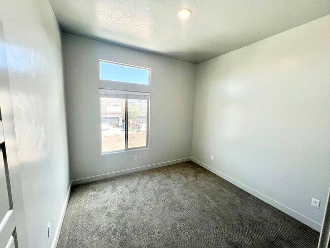 Building Photo - 3172 E Sky Rim Wy
