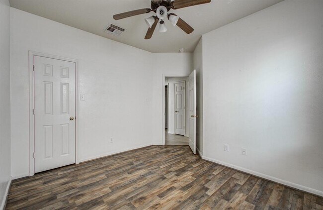Building Photo - 7547 Oakwood Canyon Dr