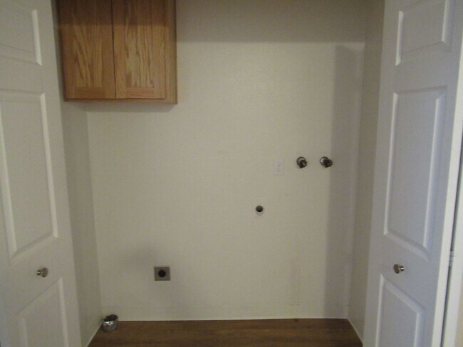 Building Photo - Nice Clean 2 bedroom in S. Salem