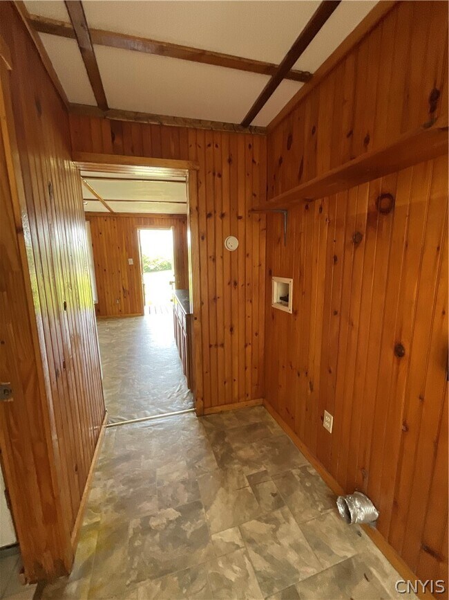 Building Photo - 377 W Main St