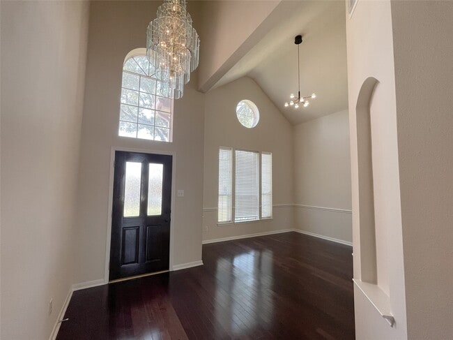 Building Photo - 2126 Winding Hollow Dr
