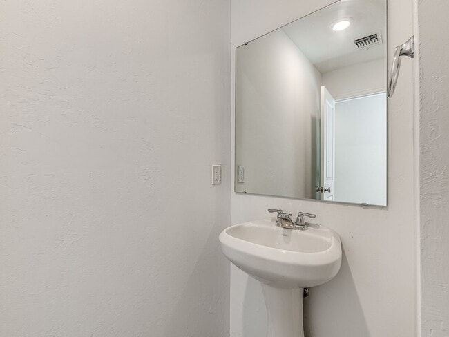 Building Photo - Brand New Home + Edmond Schools + 4 bedroo...