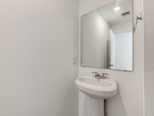 Building Photo - FREE AUGUST RENT + Brand New Home + Edmond...