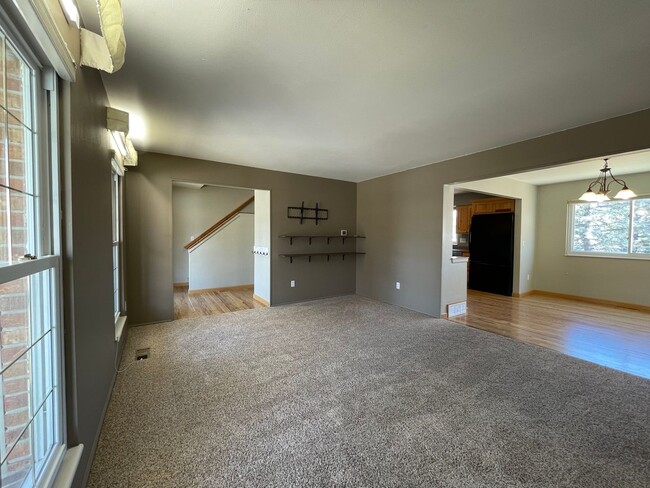 Building Photo - $0 DEPOSIT OPTION. 4BED/2.5BATH IN AURORA'...