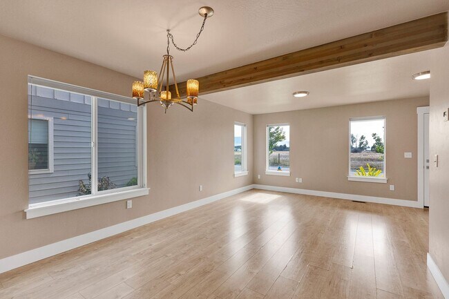 Building Photo - 3 Bed 2.5 Bath Townhome With Garage | $2,6...