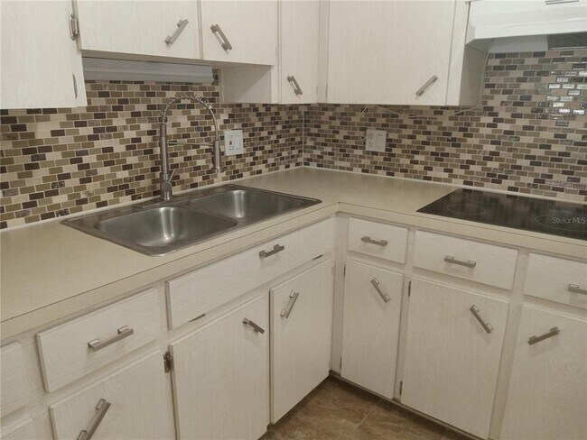 Building Photo - 2331 Finlandia Ln