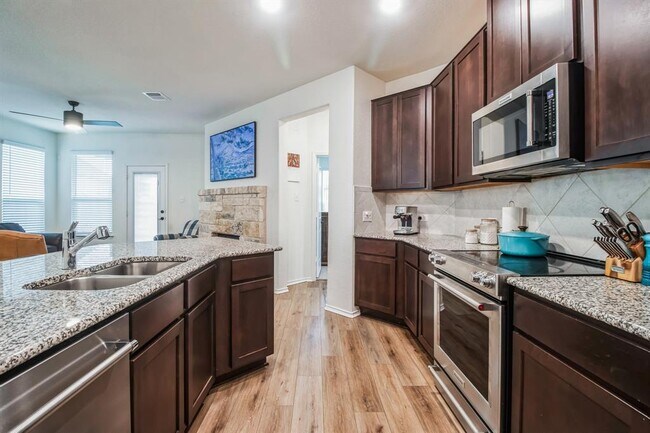 Building Photo - 227 Outlaw Dr