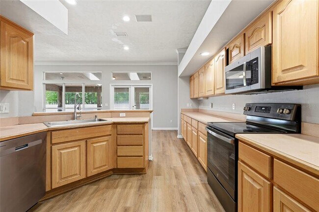 Building Photo - 1111 SW 80th Dr