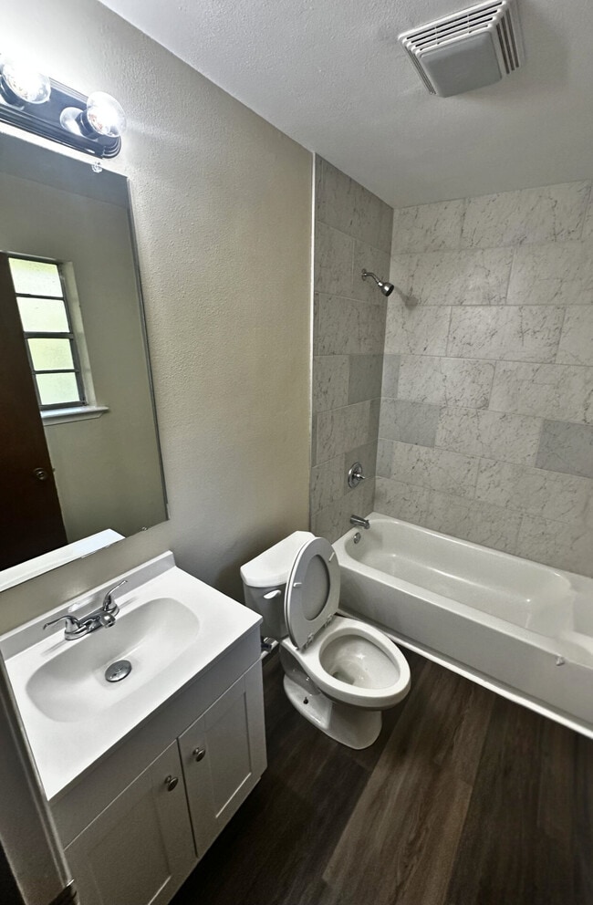 Building Photo - 14235 Lamonte Ln