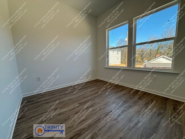 Building Photo - Newly Built 3 bed/ 2.5 Bath Duplex Minutes from the Heart of Downtown Greenville!