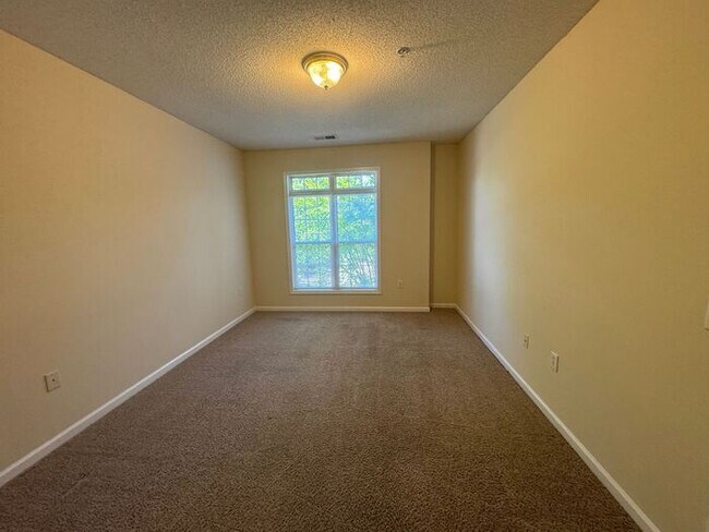 Building Photo - Avera - Ascot