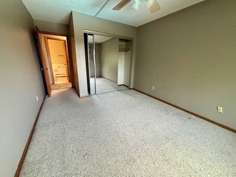 Building Photo - 255 Westview Dr