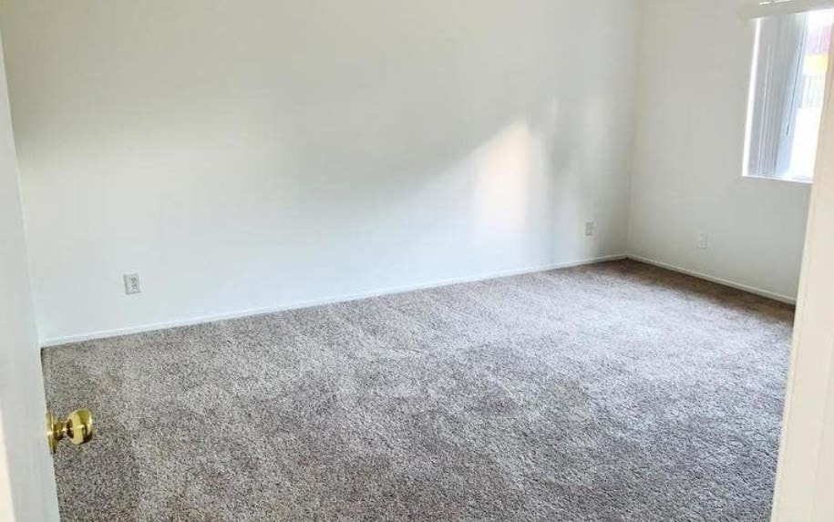 bedroom - 8800 Cedros Ave