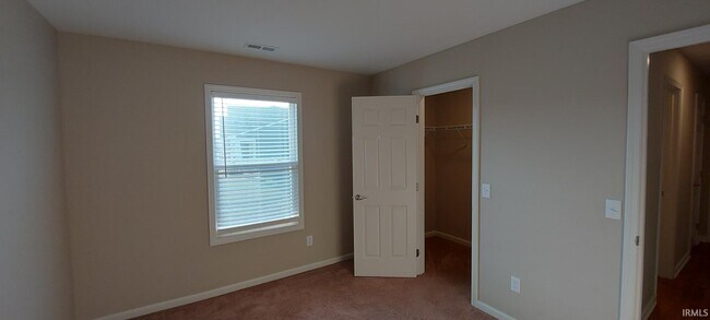 Building Photo - 13575 Crescent Ridge Dr