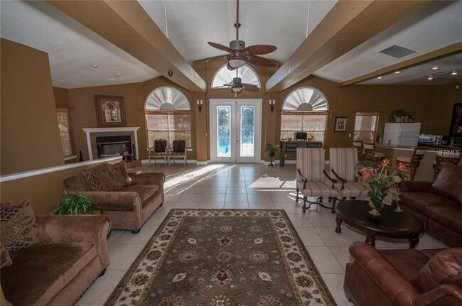 Building Photo - 2 Bedroom / 2 Bathroom Upstairs Condo with Large Screened Covered Porch