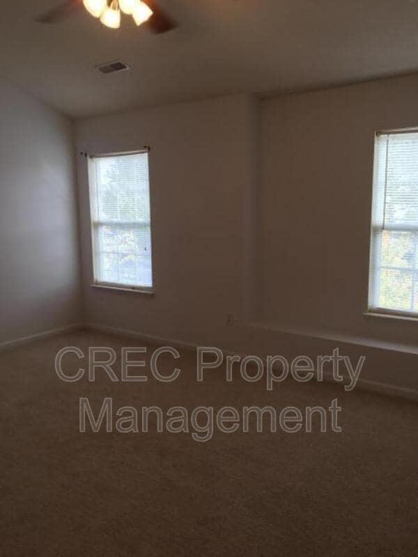 Building Photo - 146 Darcy Ave