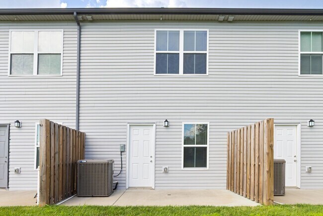 Building Photo - 204 Drayton Dr