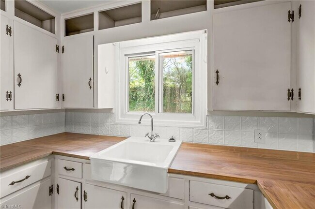 Building Photo - 3 Bedroom Ardmore Home- Pets Welcome-Flexible Lease Lengths Available