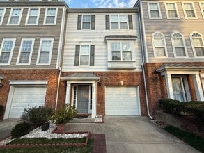Building Photo - **OFFERING REFUNDABLE APPLICATION FEES** Stunning 3BD, 4BA Morrisville Townhome in an HOA Communi...