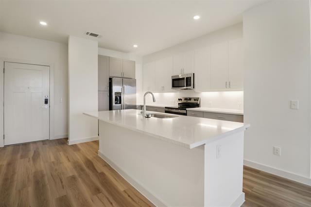 Building Photo - 405 N Ewing Ave