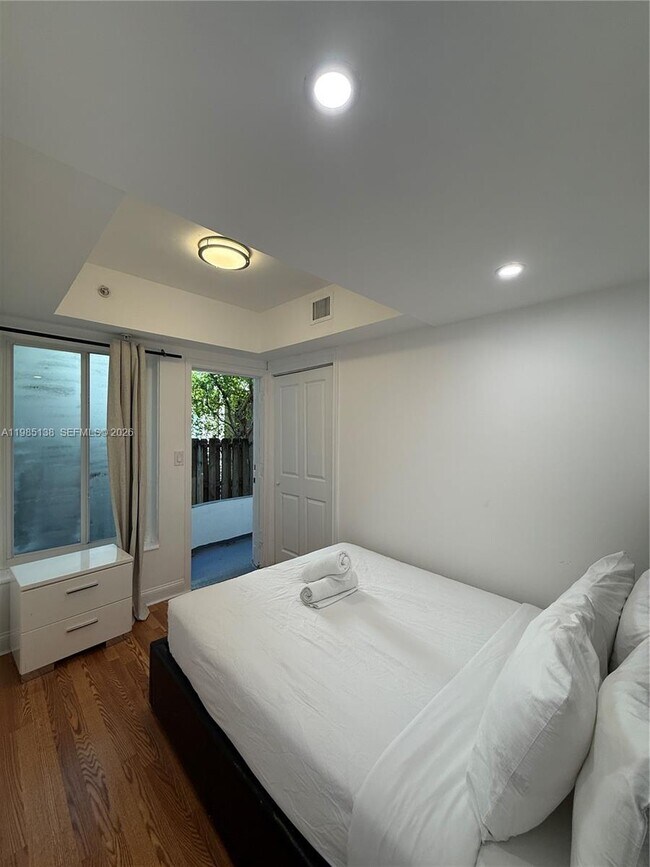 Building Photo - 1542 Jefferson Ave