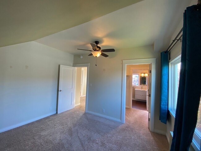 Building Photo - Ballard Loyal Heights Home