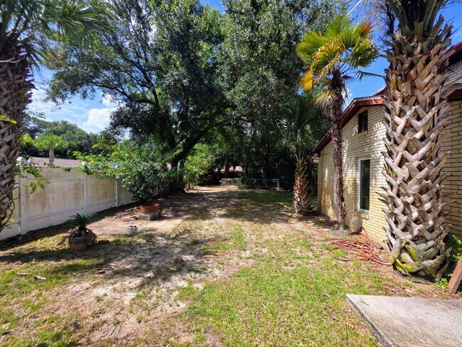 Building Photo - 7819 Hearthstone Cir