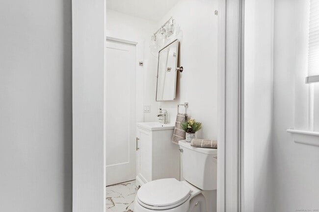 Building Photo - 132 Toll House Ln