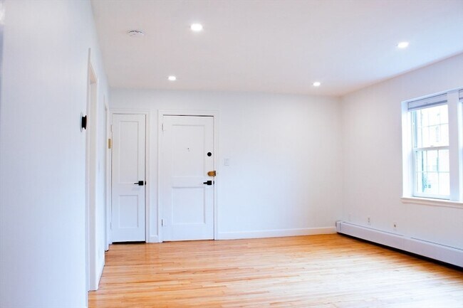 Building Photo - 33 Hammond Pond Pkwy