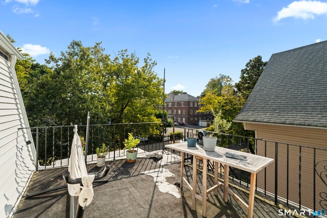 Building Photo - 251 Lawrence St