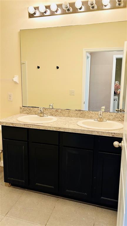 Building Photo - 11152 Leland Groves Dr