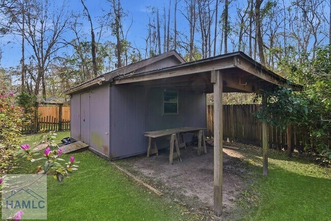 Building Photo - 405 Club Dr