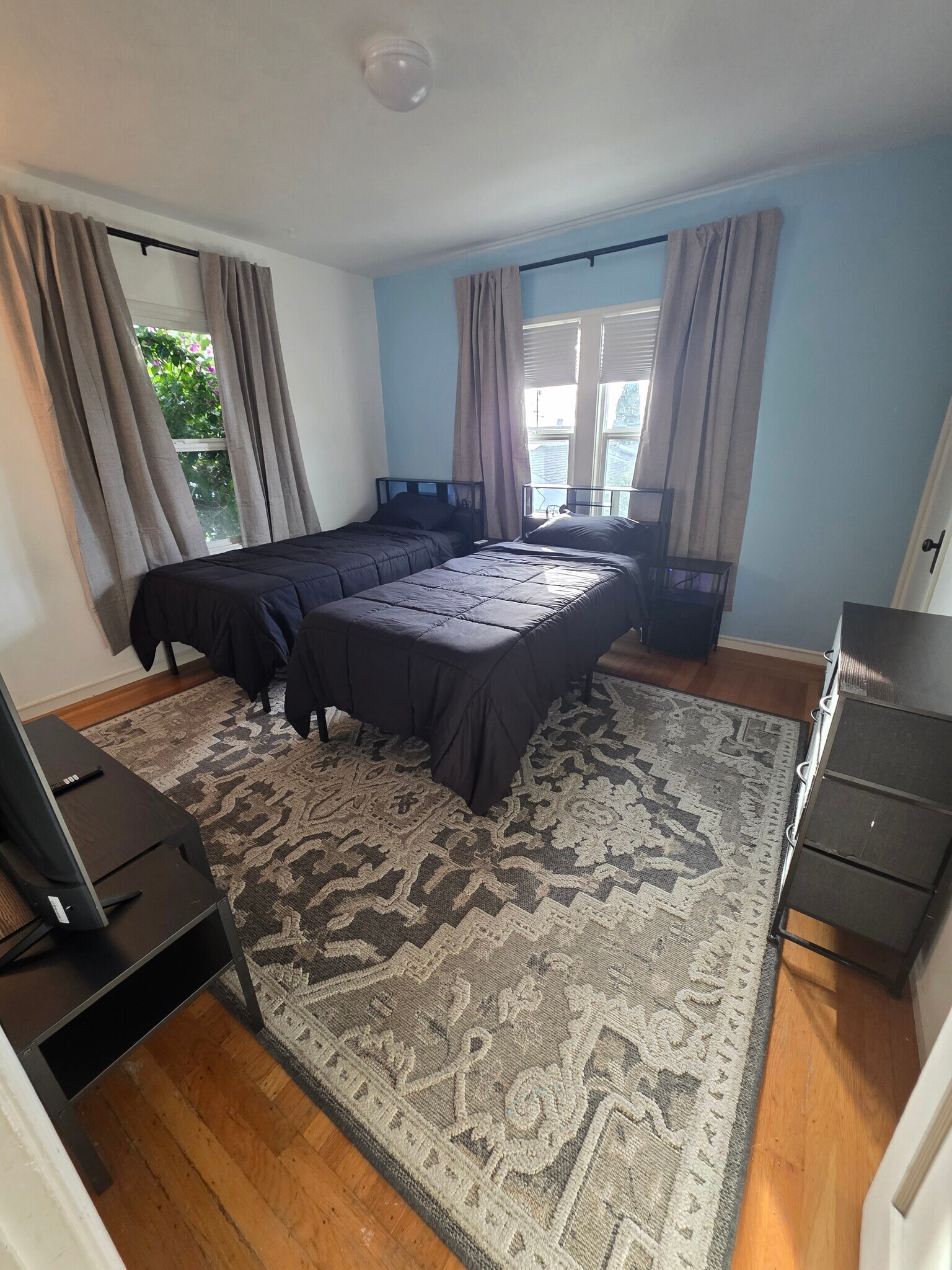 Building Photo - 9333 Lawlor St