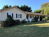 Building Photo - Newly Renovated 3 Bedroom 2 Bathroom Home In Clemson